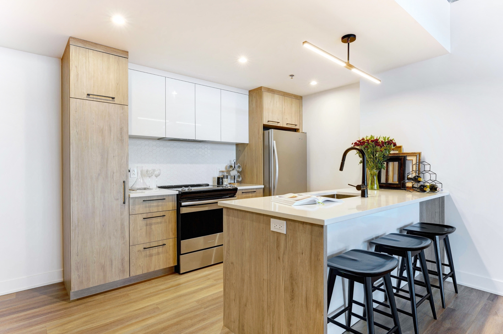 MARKET Rental Habitats New Condo Apartment for rent in Chomedey